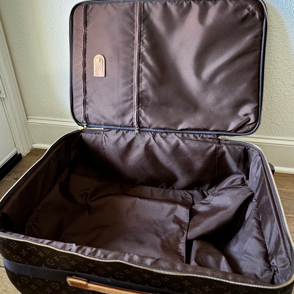 Louis Vuitton luggage - Picture 6 of 8